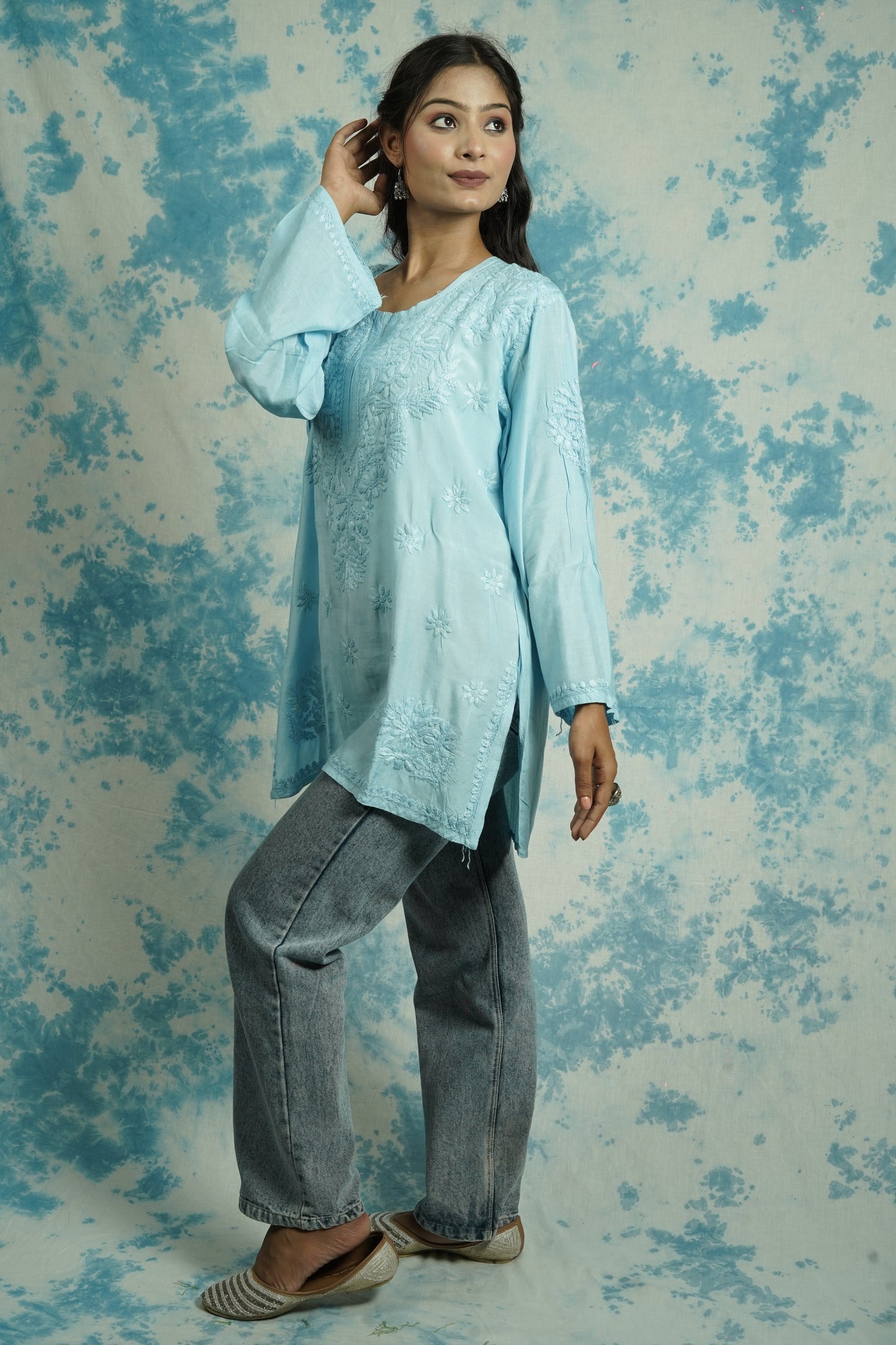 Muslin Short Chikankari kurti